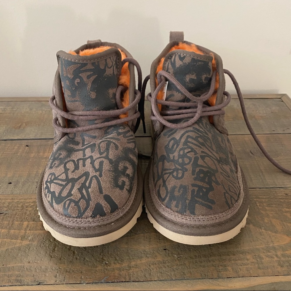 🔥🔥🔥 Ugg Australia Graffiti Sneaker Booties !!! - Picture 2 of 4